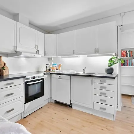 Big & Cozy 4 Bedroom In Center *